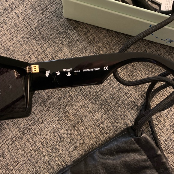 *NWT* OFF-WHITE CATALINA SUNGLASSES IN BLACK, SOLD OUT IN ALL STORES! - Picture 9 of 13